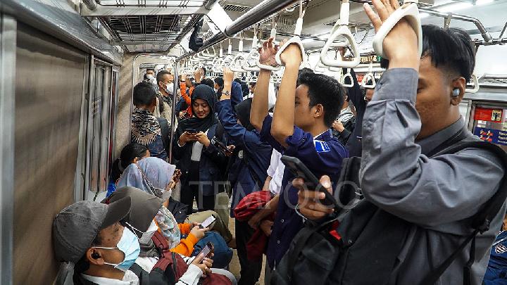 HUT TNI, Penumpang KRL Jabodetabek Diprediksi Naik 45 Persen