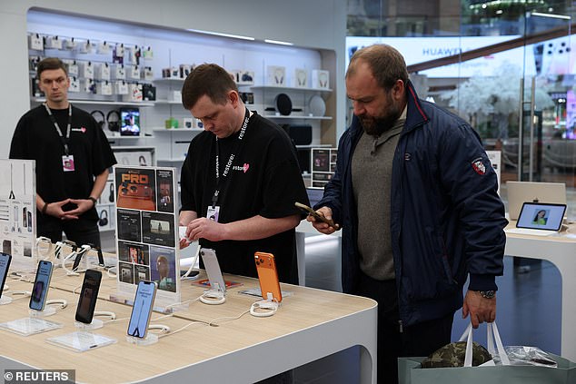 IPhone 17s go on sale in Moscow despite Apple refusing to sell products in Russia