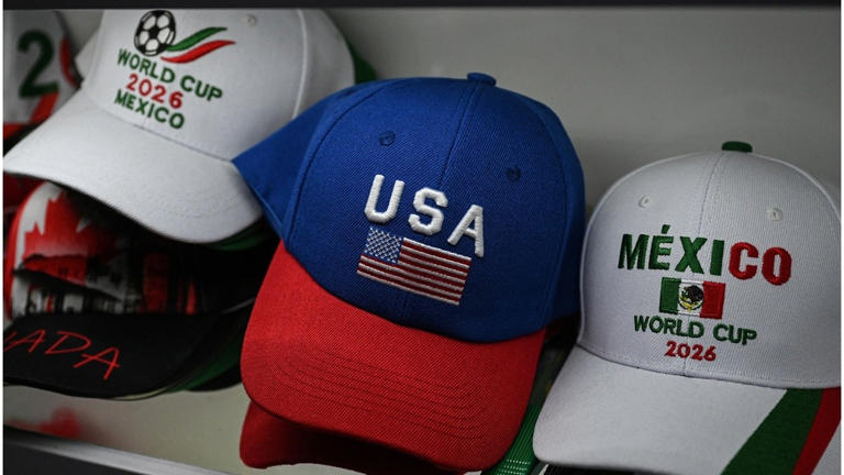 Aranceles de Trump frenan la producción china de artículos para el Mundial 2026