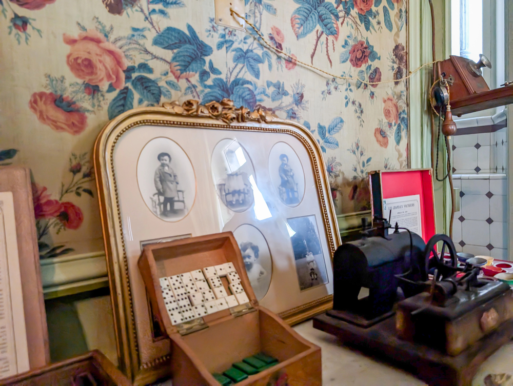 Picture Frame Reuse Ideas with Style