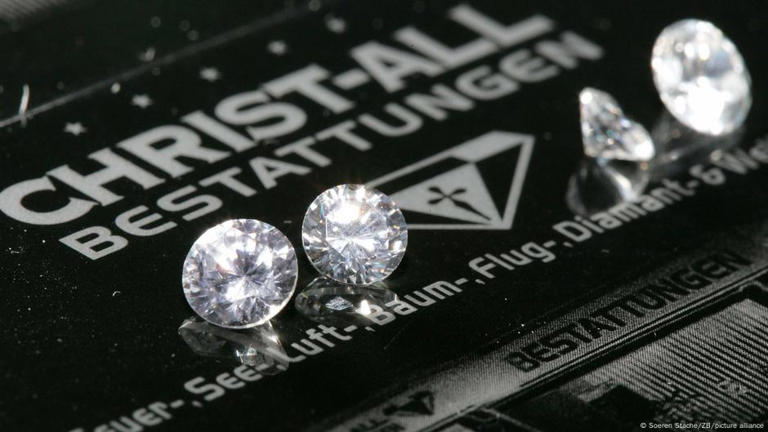 More and more funeral homes are also offering so-called 'diamond burials'