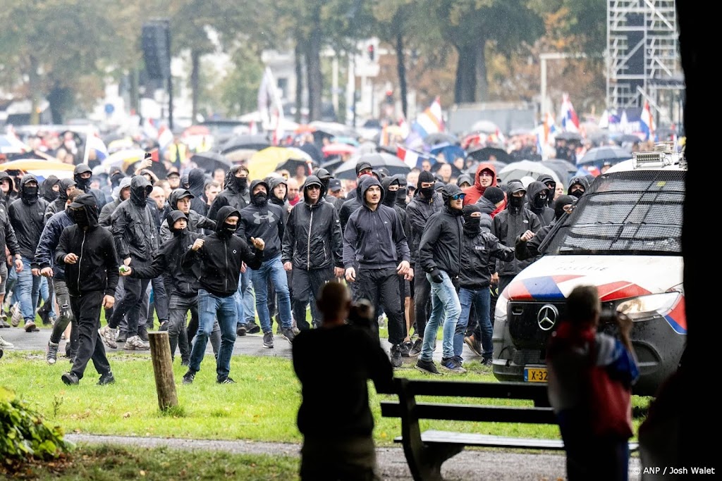 Twee fotojournalisten gewond bij protest Den Haag