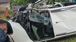 Kecelakaan KA Bangunkarta, Dua Penumpang Mobil Terluka