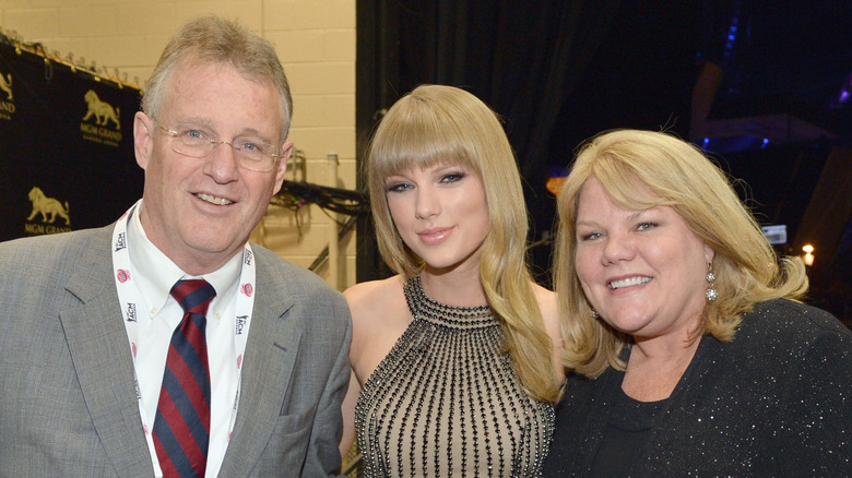 From Glimmering Beginnings to a Balanced Family Life: Taylor Swift’s Parents’ Unrivaled Journey Through Marriage and Parenthood – Are They Still Together?