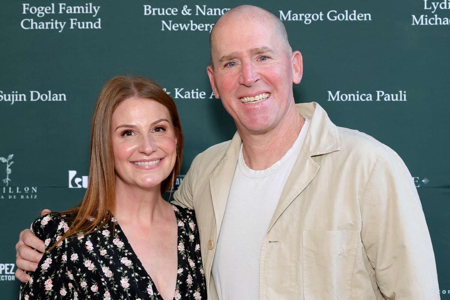 Zoe Winkler Met Husband Rob Reinis After Student’s Mom Asked to Set Her(02)