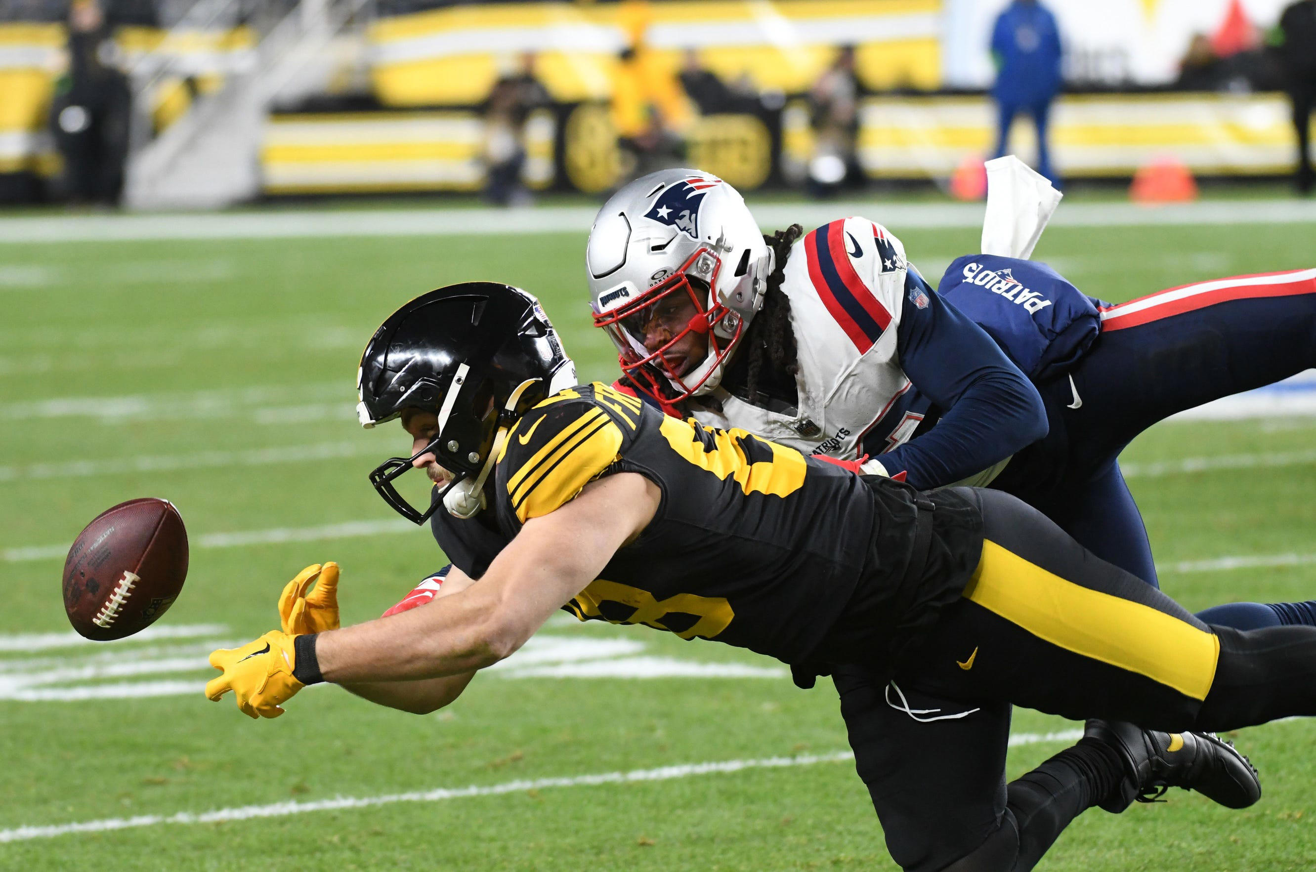 What channel is Patriots vs Steelers game on TV today? Start time NFL What channel is Patriots vs Steelers game on TV today? Start time NFL