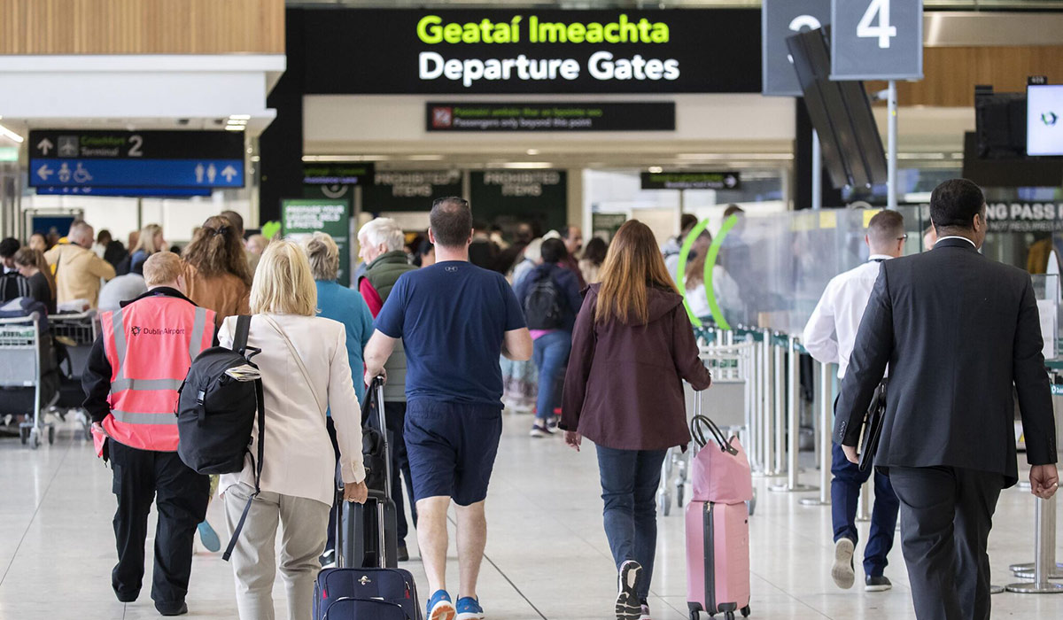 Watch: Pilots make skilled landings as flights in and out of Dublin are ...