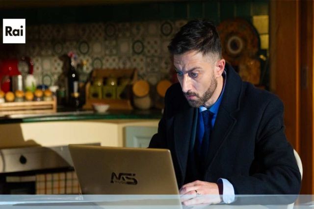 Le trame di Gennaro Gagliotti foto: Facebook @Un posto al sole Rai – (tvblog.it)