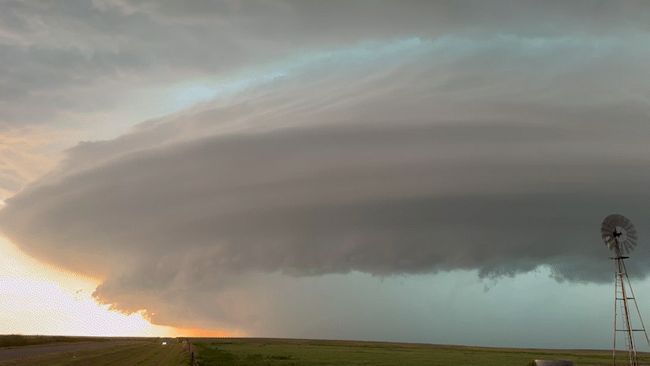 Giant Supercell Looms Over Northwest Oklahoma As Severe Storms Roll Through