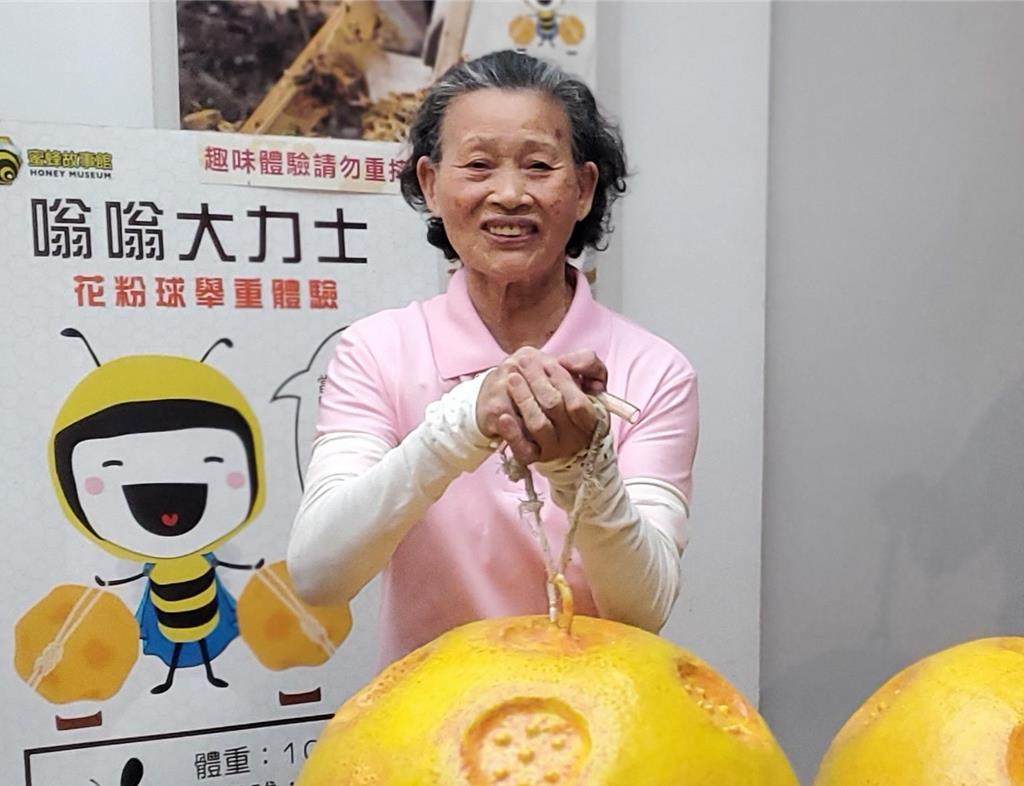 今天是國曆9月9日，有老人家誤以為重陽節到了卻還未收到重陽禮金；雲林縣府說今年閏農曆七月，重陽節直到10月29日才到來。（周麗蘭攝）