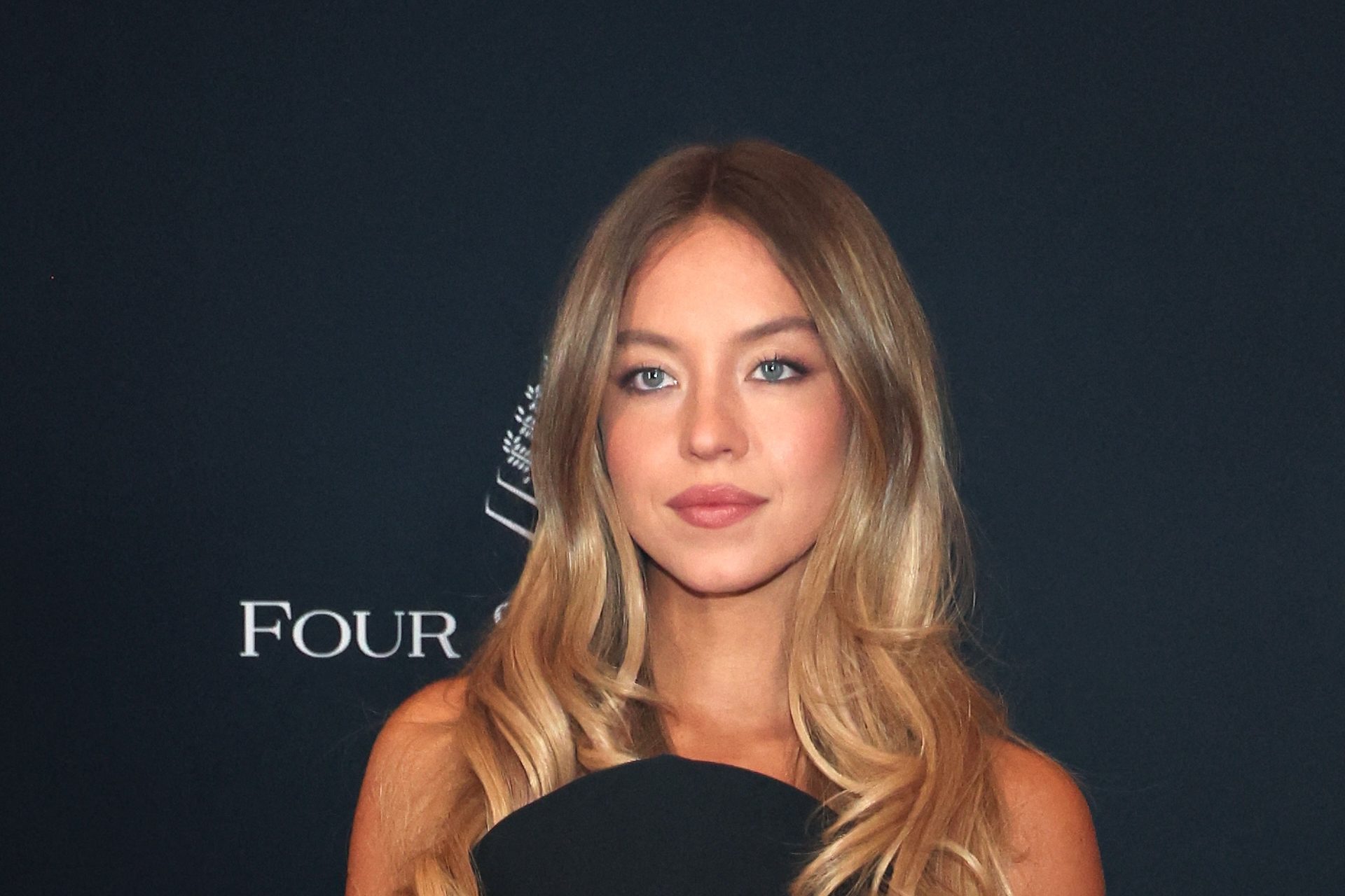 sydney-sweeney-son-parcours-difficile-avant-d-acc-der-la-c-l-brit