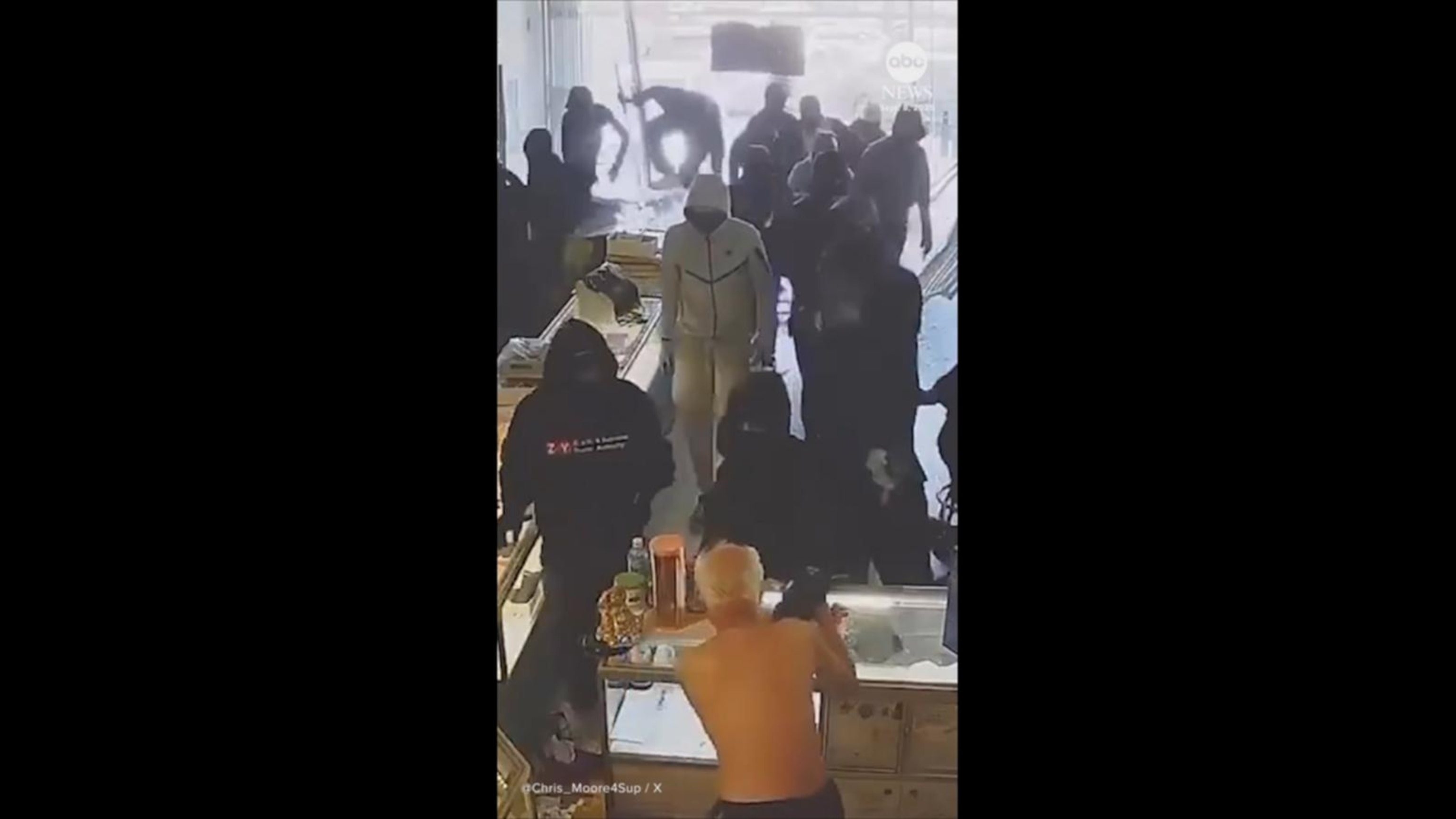 Robbers Swarm Store During Smash And Grab Jewelry Heist