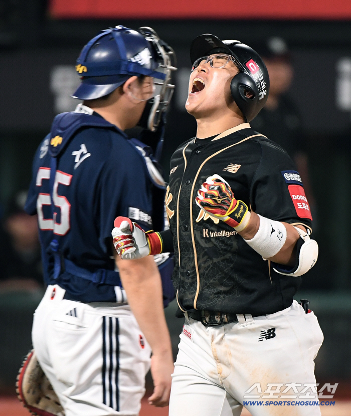 Boom that looked like my old team! Heo Kyungmin, wedge 3 run! KT ...