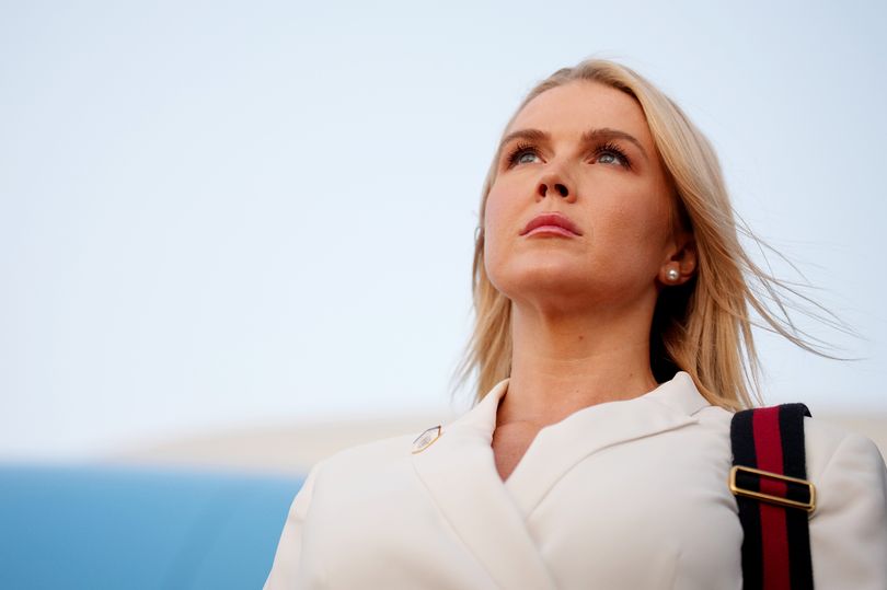 Karoline Leavitt's 13word reaction after Trump gushes over her(01)