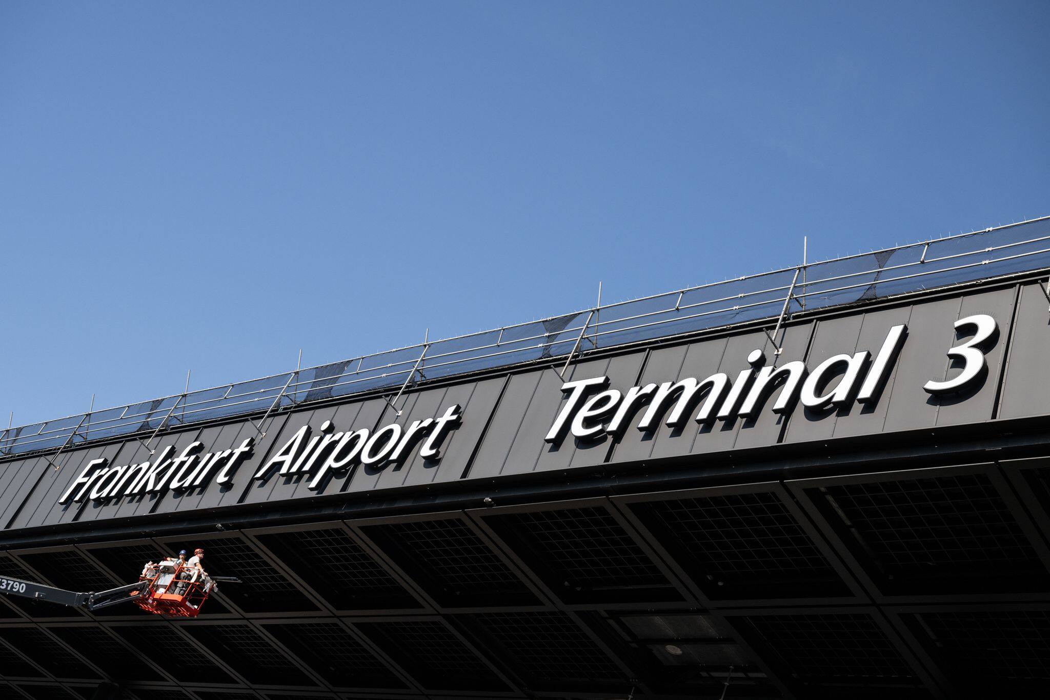 weltkriegsbombe-am-flughafen-frankfurt-a5-wird-gesperrt