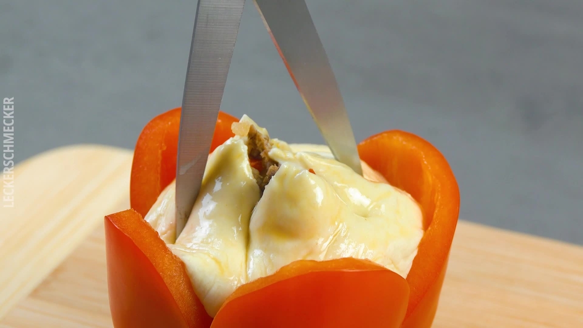 Gefüllte Paprika, mal anders! Nach nur 15 Min im Ofen &amp;quot;blüht&amp;quot; die Paprika