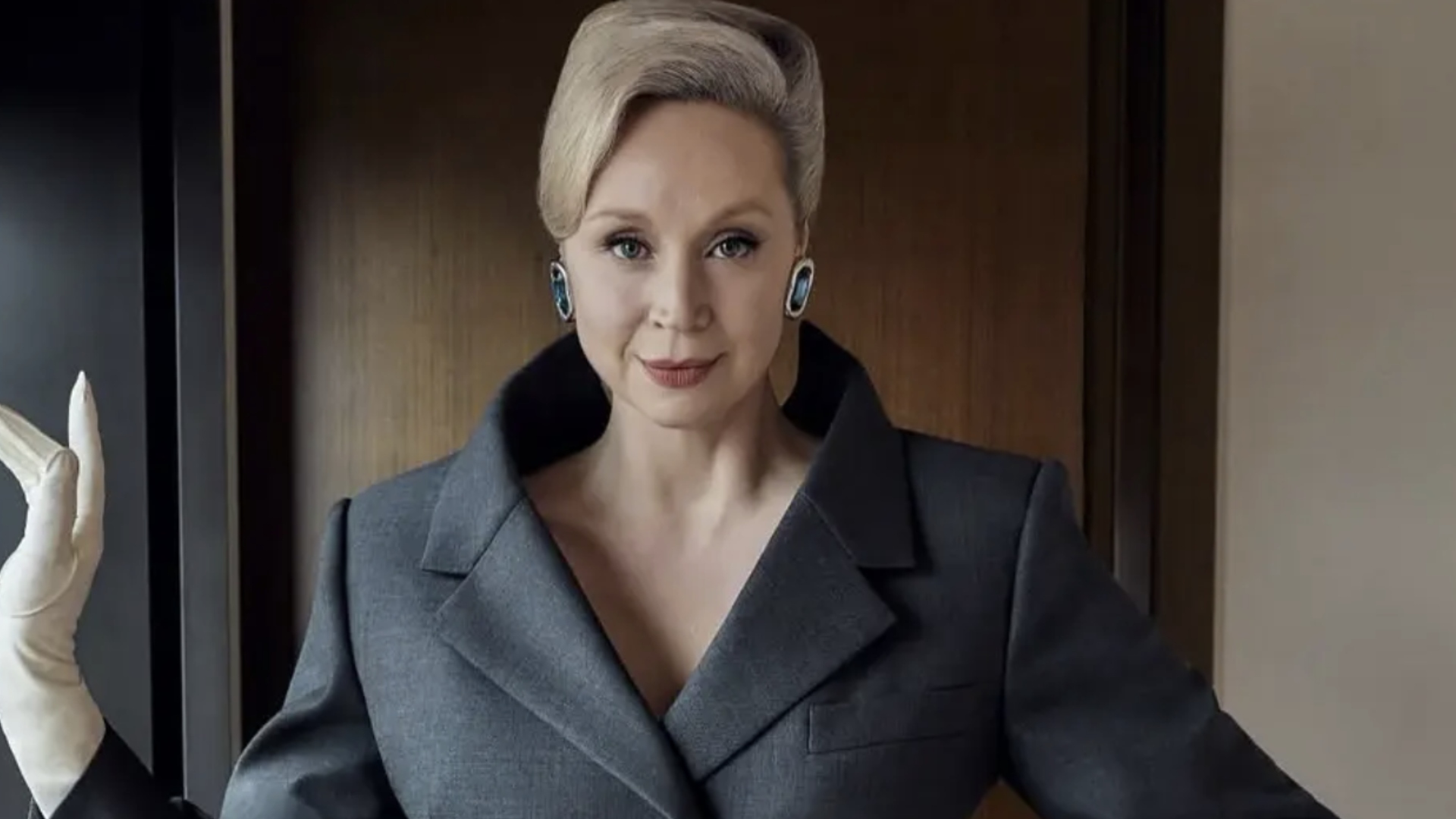“Magnificent” at 46, Gwendoline Christie (1m91) is causing a sensation