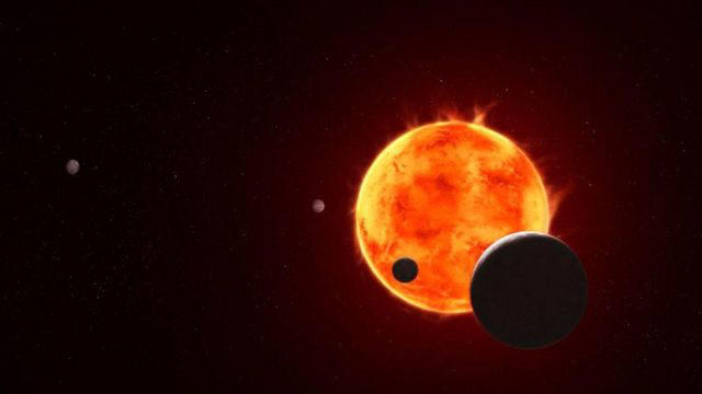 Recreación artística de TRAPPIST 1e, al pasar frente a su estrella anfitriona.