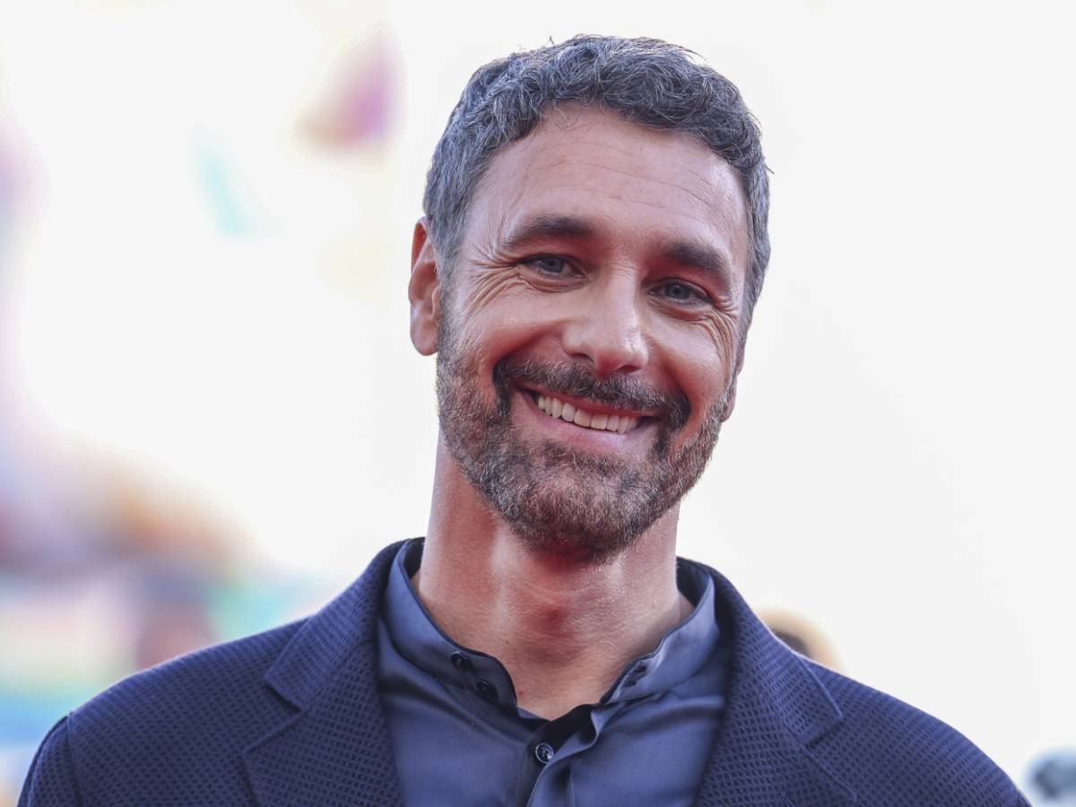 Raoul Bova porta il figlio sul set di Don Matteo: Francesco reciterà ...