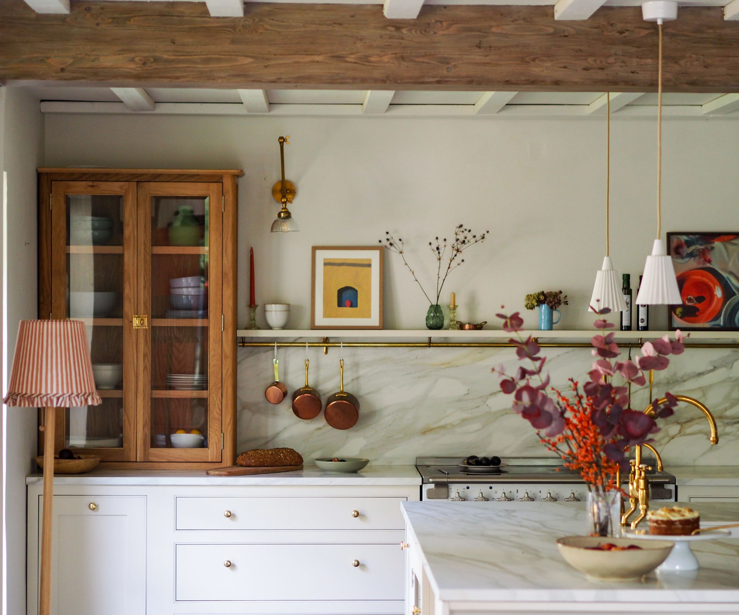 A country kitchen with porcelain countertops