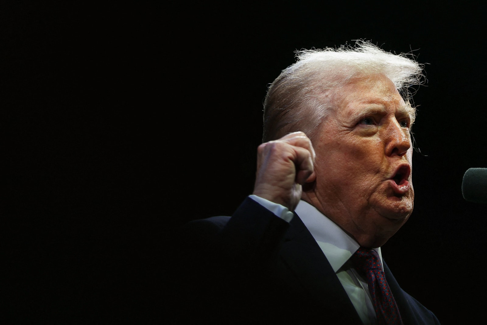 Ahli yang skeptis mengingatkan sebagai keluarga Trump meluncurkan usaha baru