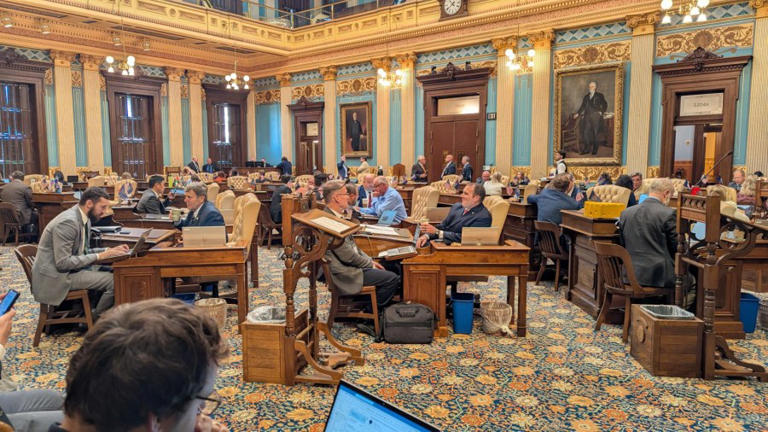 Without a final budget, Whitmer OKs measure to keep state government ...