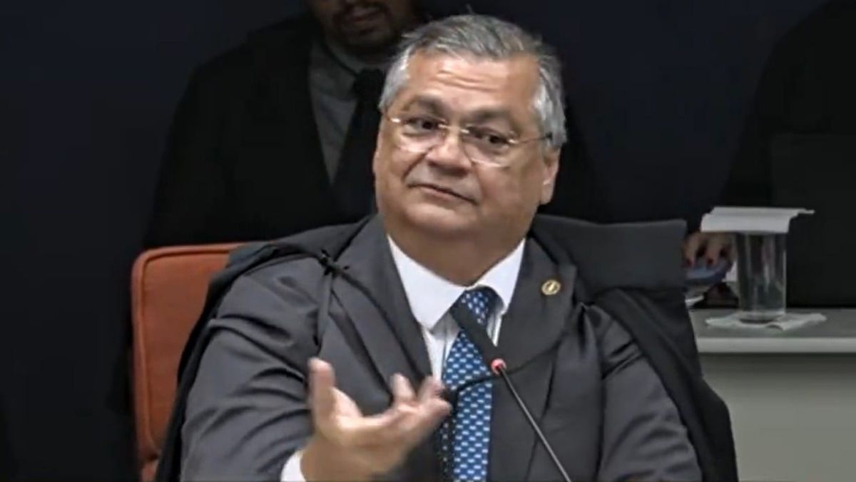 Flávio Dino manda recado a Eduardo Bolsonaro: trabalho remoto é exceção