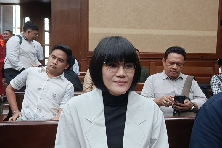 Marcella Negasi Beri Tas dan Sepatu ke Istri Wahyu Gunawan