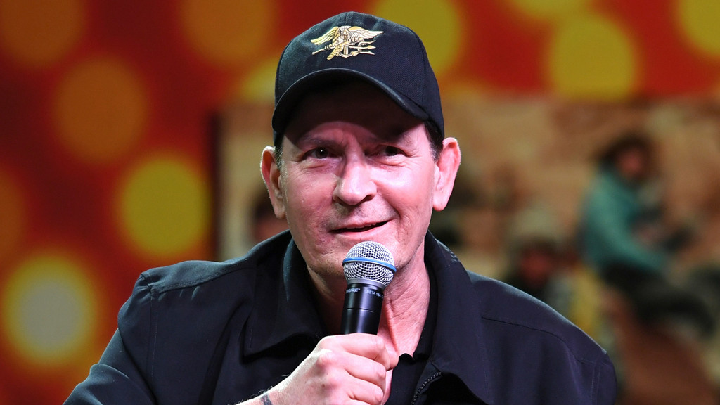 Charlie Sheen regrets getting tattoos 'Terrible, stupid decision'(01)