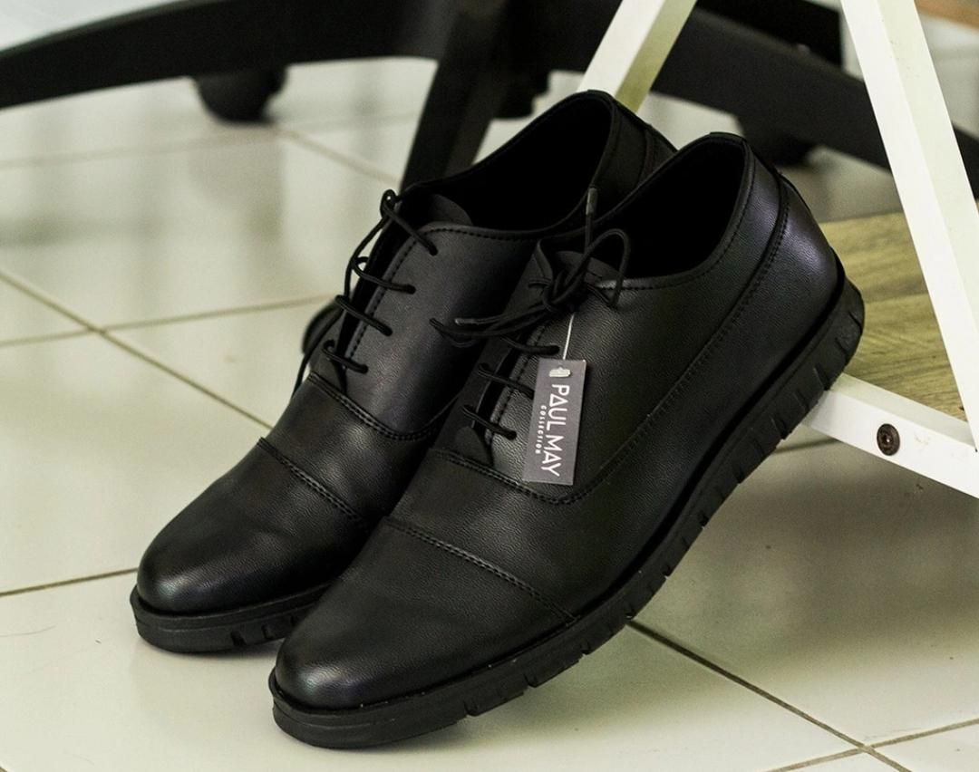 8 Rekomendasi Sepatu Pantofel Pria dari Bahan Kulit Sintetis