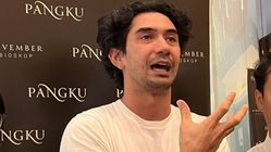 Reza Rahadian Buka Suara Soal Debut sebagai Sutradara Film