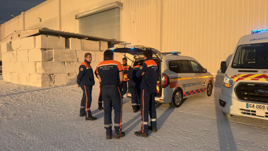 Civil protection authorities on the Calais coast on Wednesday morning. Pic: Prefet62/X