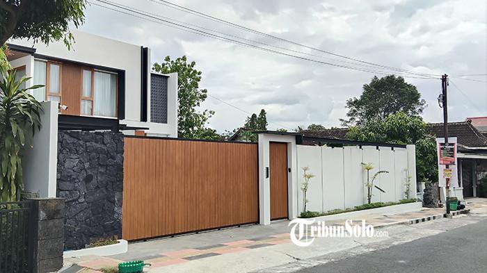 Rumah Kosong Eks Kadinkes Karanganyar Masih Dibersihkan Setiap Hari