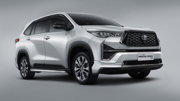 Apa Saja yang Baru di New Kijang Innova Zenix Gasoline dan HEV?