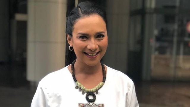 Shahnaz Beri Hadiah ke Almarhum Marissa, Kini Kuliah di FK UI