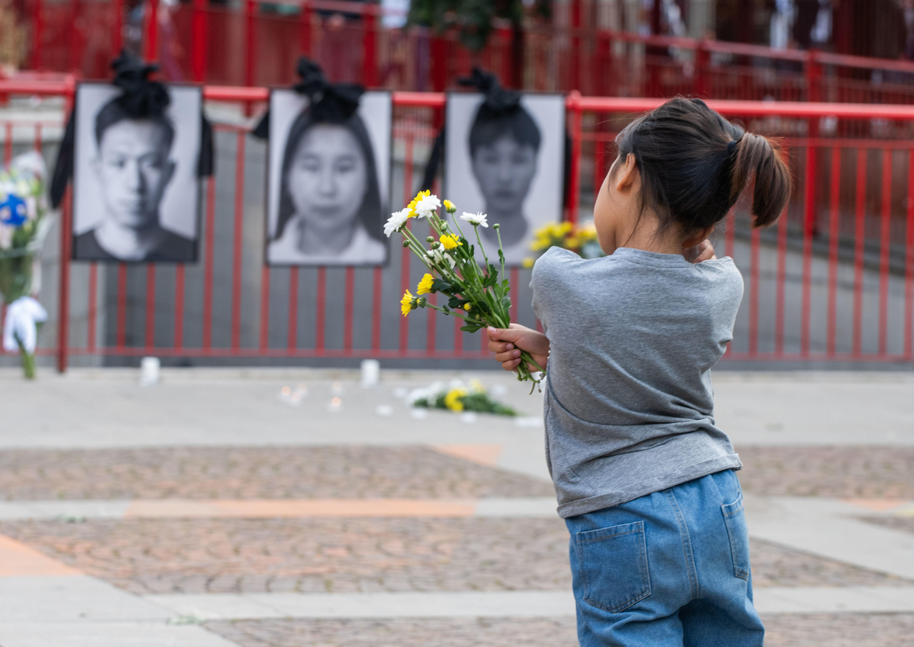 Processo su rogo con 3 ragazzi uccisi, 'strappati alle famiglie'