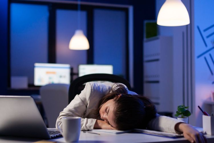 Fakta Mengejutkan! Kerja Lembur Berlebihan Picu Stres dan Rusak Hubungan