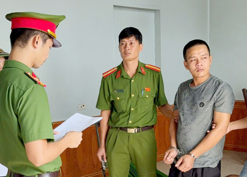 Bắt đối tượng ngược đãi, hành hạ các con đẻ suốt thời gian dài