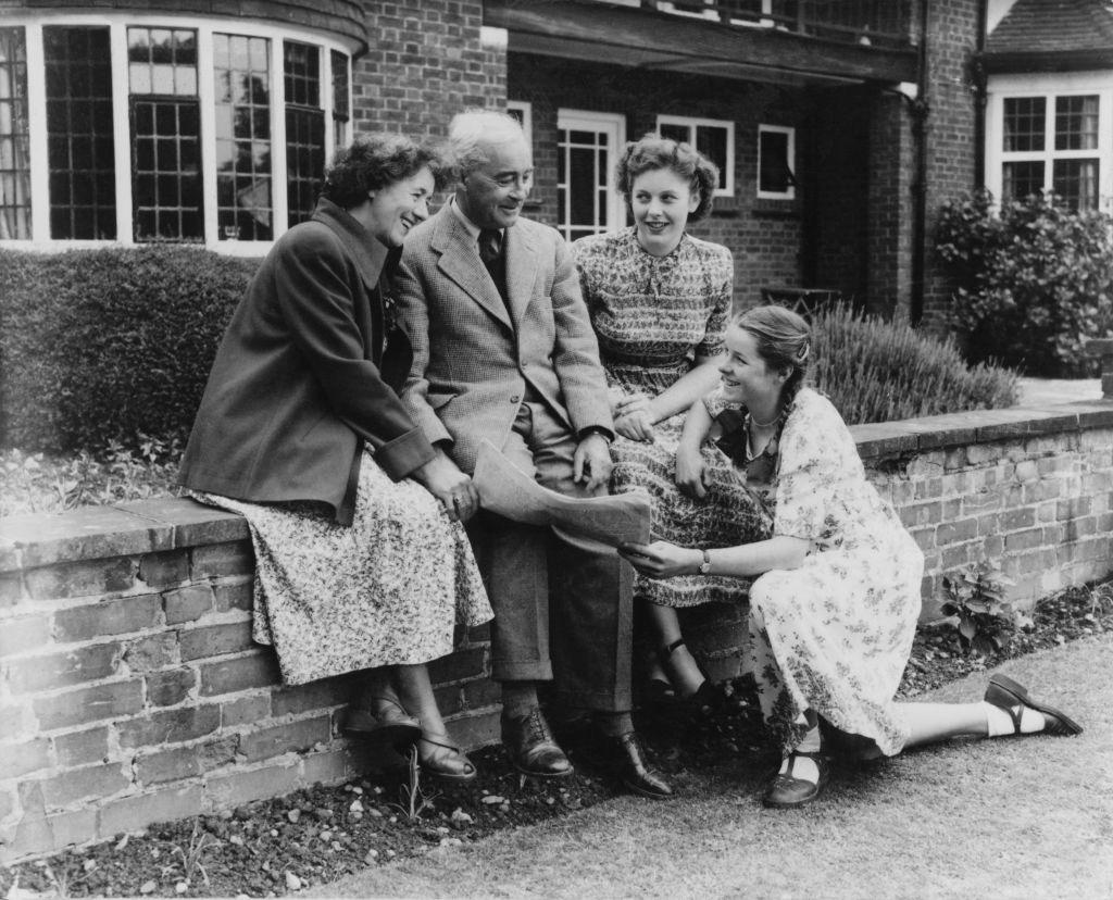 33 nostalgic pictures that reveal what life was like around ...