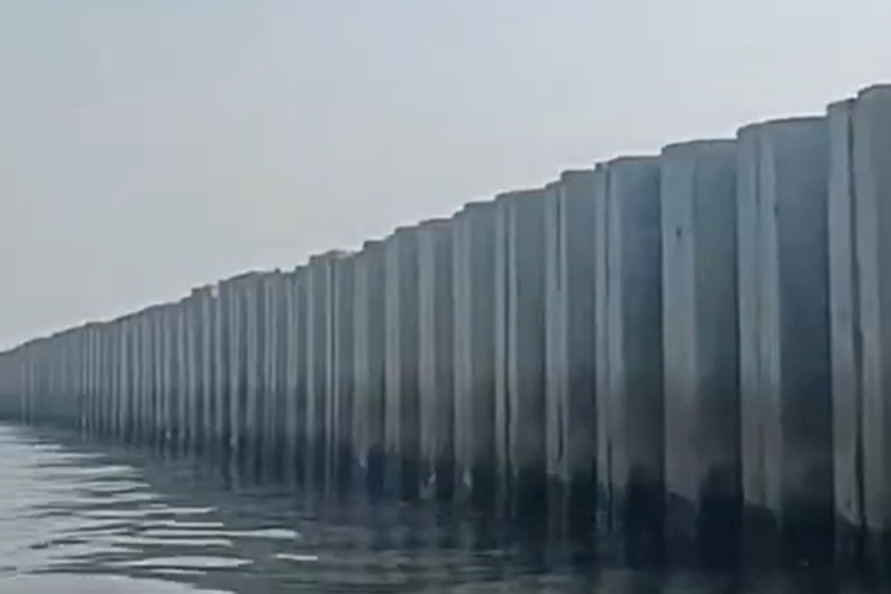 Terbongkar! Pemilik Tanggul Beton di Laut Cilincing Dibongkar KKP