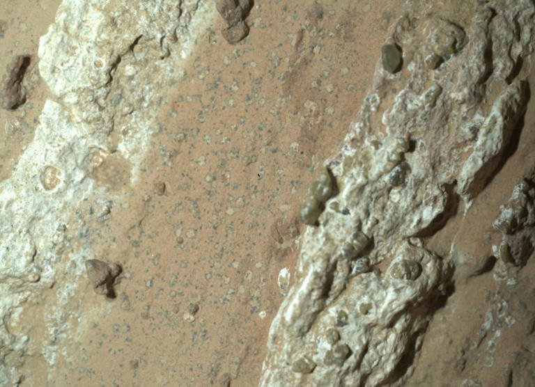 NASA vindt aanwijzingen dat er vroeger misschien leven was op Mars