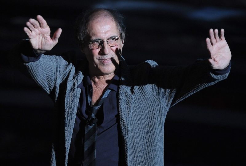Adriano Celentano sul palco del teatro Ariston nel 2012 (Ansa).