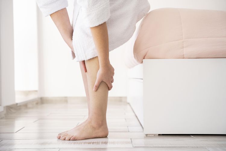 Kaki Kram Saat Tidur? Ini Penyebab dan Cara Mengatasinya