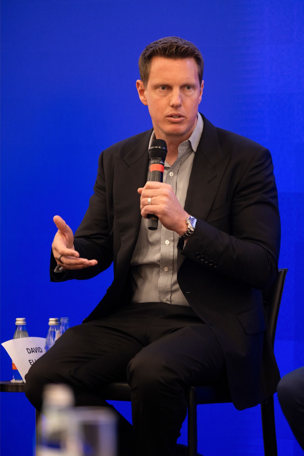 David Ellison is in talks with Weiss to take on a major role influencing the editorial voice of the left-leaning news division. CBS