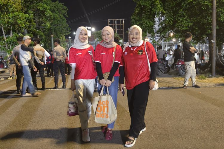 Dari Rasa Penasaran Jadi Cinta, Kisah Winitasha Alya dan Euforia Timnas Indonesia di Jatim