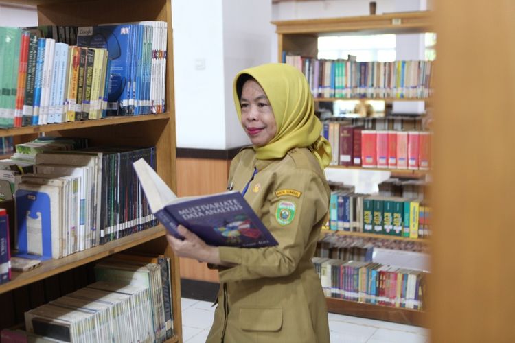 Kisah Rosa Gitaria, Pustakawan Berjuang Mengatasi Sakit dengan Buku