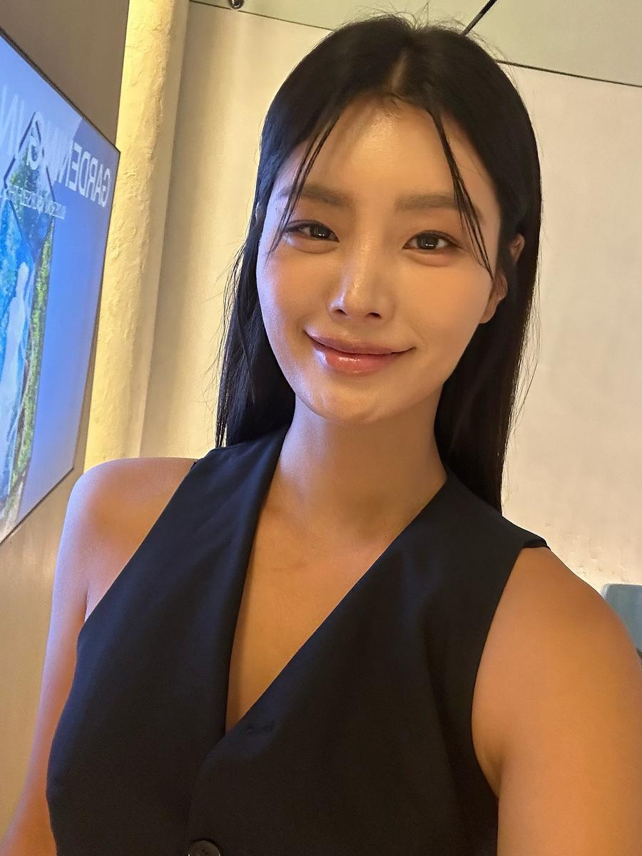 “여기가 내 피부의 비밀”…강소연, 수수한 미소→고요한 여운