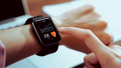 5 Smartwatch Terbaik 2025: Teknologi Canggih, Gaya Modern, Baterai Tahan Lama!