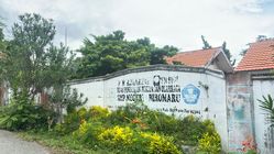 SMP Negeri 27 Sigi Tampil Alami dengan Semak Belukar di Pagar Depan
