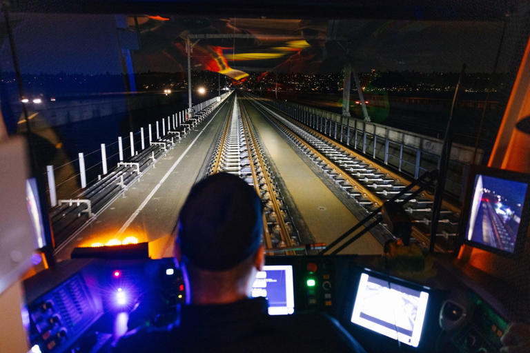 World First In Seattle Train Crosses Floating Bridge In A Preview Of